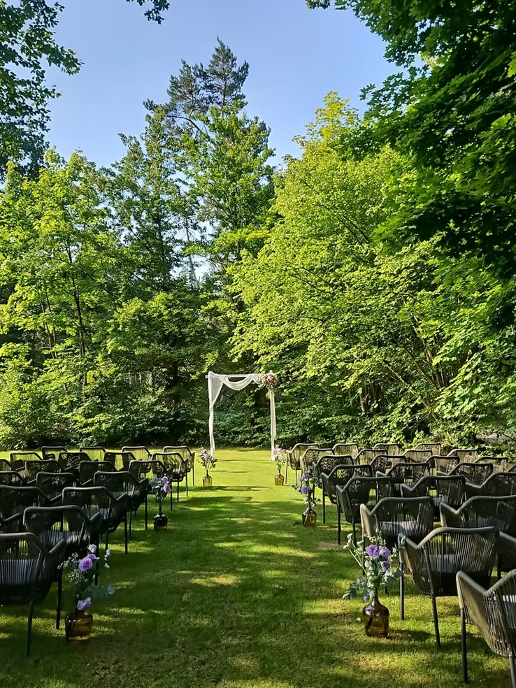 Hochzeit: Waldfrieden an der Elbe