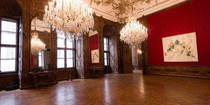 Hochzeit - Art der Location: Schloss - Hinterbrühl - Der Roter Salon des Palais Schönborn-Batthyány in Wien. - Palais Schönborn-Batthyány
