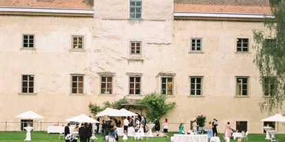 Hochzeit - Geeignet für: Vernissage oder Empfang - Nonnenhöfen - Feiern Sie Ihre Hochzeit auf Schloss Walpersdorf.
Foto © melanienedelko.com - Schloss Walpersdorf