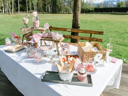 Mariage - Geeignet für: Hochzeit - Stuhlfelden - süßes Buffet im Schlossgarten - Schloss Prielau Hotel & Restaurants