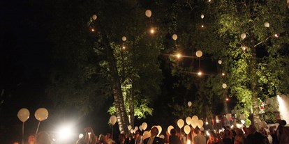 Hochzeit - Art der Location: Strand - Luftballons steigen lassen - Schloss Prielau Hotel & Restaurants