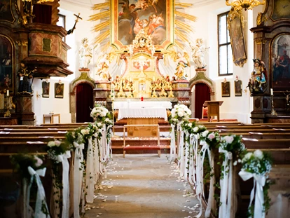 Mariage - Garten - Stuhlfelden - Heiraten in der Kirche neben Schloss Prielau - Schloss Prielau Hotel & Restaurants