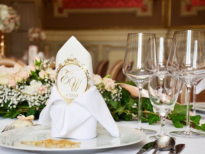 Hochzeit - Geeignet für: Firmenweihnachtsfeier - Heiligenstadt / Sveto mesto - Hochzeitsmenü im Roten Saal
Schloss Wolfsberg  - Schloss Wolfsberg