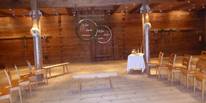 Hochzeit - Frühlingshochzeit - Reith im Alpbachtal - FREIE TRAUUNG in der Tenn,
Platz für viele Gäste im Kreis - Bergbauernmuseum z'Bach
