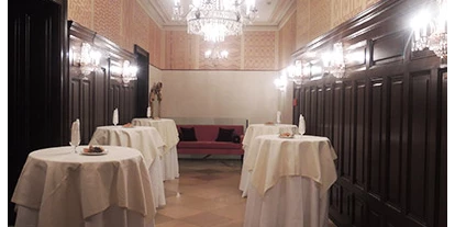 Mariage - Art der Location: Restaurant - Großengersdorf - Ein Blick auf das Foyer der K. u. K. Hofzuckerbäckerei Demel, 1010 Wien. - K. u. K. Hofzuckerbäcker Demel