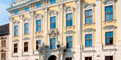 Hochzeit - Umgebung: in einer Stadt - Wien - Außenansicht Palais Daun-Kinsky - Palais Daun-Kinsky