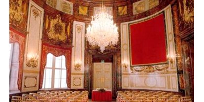 Hochzeit - Preisniveau: hochpreisig - PLZ 2380 (Österreich) - Ovaler Festsaal Trauung - Palais Daun-Kinsky