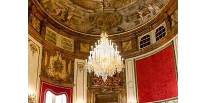 Hochzeit - Art der Location: Schloss - Gramatneusiedl - Ovaler Festsaal Trauung - Palais Daun-Kinsky