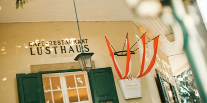 Bruiloft - Sommerhochzeit - Hinterbrühl - Heiraten in einem Wahrzeichen Wiens - dem Lusthaus im Wiener Prater.
Foto © stillandmotionpictures.com - Café-Restaurant Lusthaus