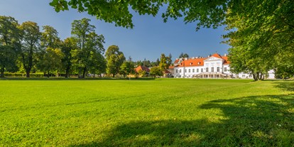 Hochzeit - Standesamt - Wien - Parkanlage direkt vor dem SCHLOSS Miller Aichholz - Schloss Miller-Aichholz - Europahaus Wien