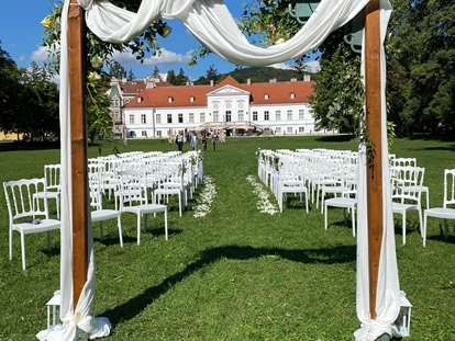 Hochzeit - Hochzeits-Stil: Rustic - Rückersdorf (Harmannsdorf) - Schloss Miller-Aichholz - Europahaus Wien