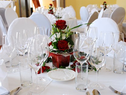 Hochzeit - Geeignet für: Firmenweihnachtsfeier - Seewalchen am Attersee - ...edel gedeckt... - Villa Toscana/Toscana Congress Gmunden
