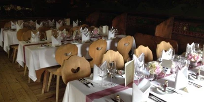 Hochzeit - Art der Location: Restaurant - Höggen - Heiraten auf der Unterhofalm in Filzmoos. Egal welche Hochzeitsfarbe, in den 
Stall passt alles - Unterhofalm