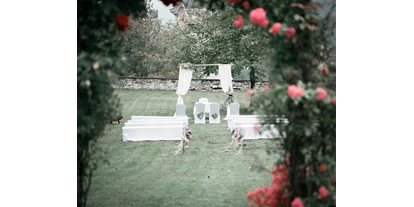 Hochzeit - Geeignet für: Firmenweihnachtsfeier - Lieserhofen - 2020 Standesamtliche Trauung im Schlossgarten - floral design Cookie's Blumenbinderei - Schloss Greifenburg