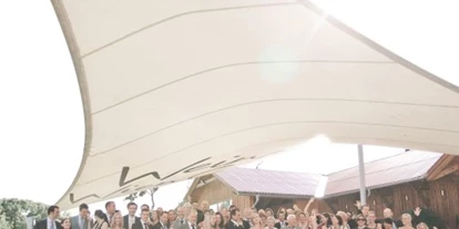 Wedding - Art der Location: ausgefallene Location - Großengersdorf - Für ausreichend Schatten ist am Weingut Cobenzl gesorgt.
Foto © stillandmotionpictures.com - Weingut Wien Cobenzl