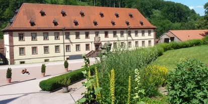 Hochzeit - Umgebung: im Park - Röllbach - Das Klosterhotel - Hotel Kloster & Schloss Bronnbach
