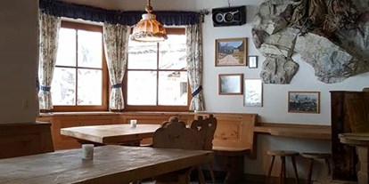 Hochzeit - Art der Location: Gasthaus - Tirol - Urige Innenräume können für alle Veranstaltungen genutzt werden. - Herzebner Alm