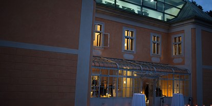 Hochzeit - Art der Location: Eventlocation - Ottenschlag im Mühlkreis - Das Bergschlößl Linz bei Nacht.
Foto (c) sandragehmair.com - Bergschlößl
