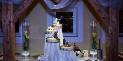Hochzeit - Geeignet für: Seminare und Meetings - PLZ 4490 (Österreich) - Hochzeitstorte auf der Steinbar - Eventgasthof Feichthub