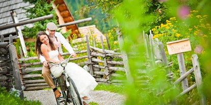 Hochzeit - Umgebung: in den Bergen - Drobollach am Faaker See - Sommerhochzeit - Almdorf Seinerzeit