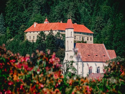 Hochzeit - Umgebung: in den Bergen - Hochsteiermark - Schloss Pernegg und Frauenkirche - Schloss Pernegg