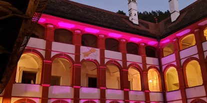 Hochzeit - Hochzeits-Stil: Vintage - Deutschfeistritz - Schlossinnenhof  - Schloss Pernegg