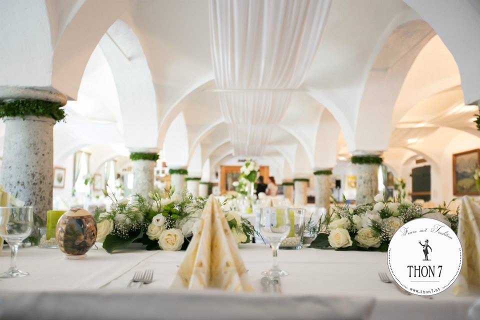Hochzeit: Großer Festsaal, Thon7 - Feiern mit Tradition

Großzügige Hof- und Gartenflächen, voll ausgestattete Räume in unterschiedlichen Größen und eine romantische Kirche in unmittelbarer Nähe bieten alles, was man für eine stimmungsvolle Feier in einzigartigem Ambiente benötigt. 
 - Thon 7 - Feiern mit Tradition