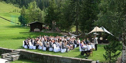 Hochzeit - Art der Location: Hotel - Trauung im Berghof-Garten - Der Berghof in Lech