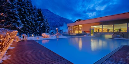 Hochzeit - nächstes Hotel - Pron - In kalter Jahreszeit im warmen Thermalwasser schwimmen - "einfach herrlich" - Thermenwelt Hotel Pulverer