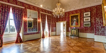 Hochzeit - Winterhochzeit - Burgenland - Der rote Salon - Schloss Esterházy