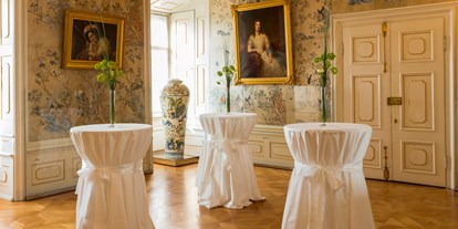 Hochzeit - Hochzeits-Stil: Fine-Art - Großhöflein - Stehempfang im großen chinesischen Salon - Schloss Esterházy