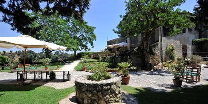 Hochzeit - Umgebung: in Weingärten - Fiumicino - Rom - Die antike Burg mit ihrem romantischen Garten - Borgo di Tragliata