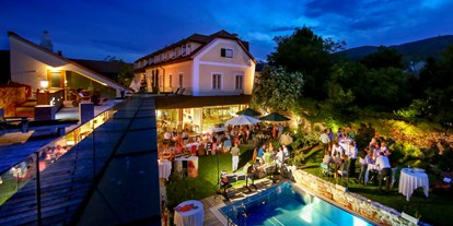 Hochzeit - Trauung im Freien - Bezirk Mödling - Am Pool die Party knallen lassen - Hotel Landhaus Moserhof****