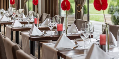 Nozze - nächstes Hotel - Stiria - Festliche gedeckte Hochzeitstafel im Asia SPA Leoben. - Falkensteiner Hotel & Asia SPA Leoben