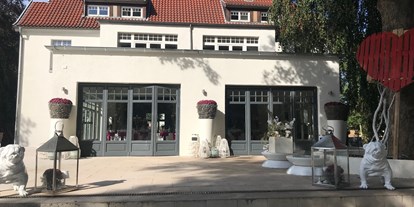 Hochzeit - Umgebung: im Park - Düsseldorf - Villa Blanca
