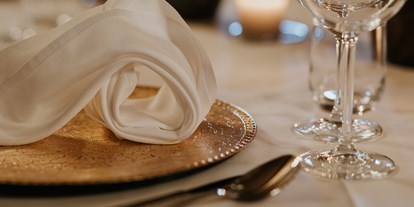 Hochzeit - Trauung im Freien - Italien - Beispiel für eine Serviettenfalttechnik Hochzeit - Stadl/Hotel/Restaurant Alte Goste