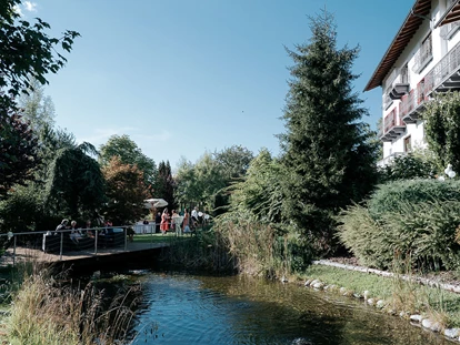 Nozze - Umgebung: in den Bergen - Kronplatz - Garten mit Teich - Stadl/Hotel/Restaurant Alte Goste