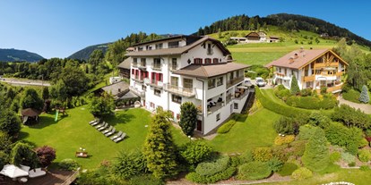 Hochzeit - Herbsthochzeit - Südtirol - Gartenanlage von Oben - Stadl/Hotel/Restaurant Alte Goste