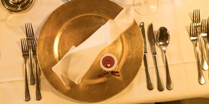 Hochzeit - Hochzeitsessen: mehrgängiges Hochzeitsmenü - Trentino-Südtirol - gedeckter Tisch - Stadl/Hotel/Restaurant Alte Goste