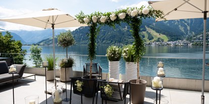Hochzeit - Art der Location: Schiff - PLZ 5622 (Österreich) - Für eine Trauung am Zeller See bietet das Seehotel Bellevue eine herrliche Terrasse direkt am See. - Seehotel Bellevue****s