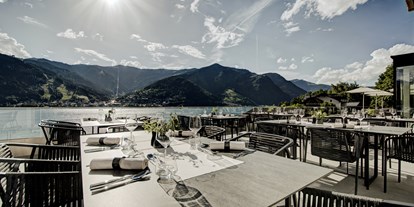 Hochzeit - nächstes Hotel - Pinzgau - Die Seeterrasse SEE LA VIE mit Blick auf Zell am See. - Seehotel Bellevue****s