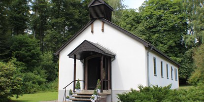Hochzeit - Trauung im Freien - Witzenhausen - Kapelle Außenansicht - Waldhotel Schäferberg