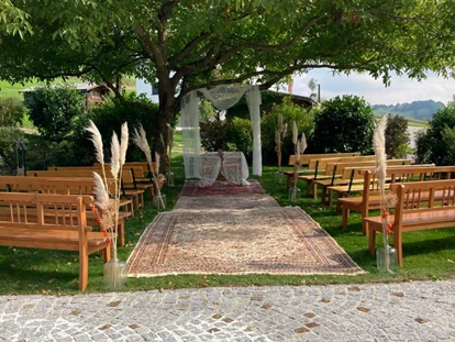 Hochzeit - Geeignet für: Eventlocation - Hafeld - mit Teppichen ausgelegter Trauungsort - Kienbauerhof