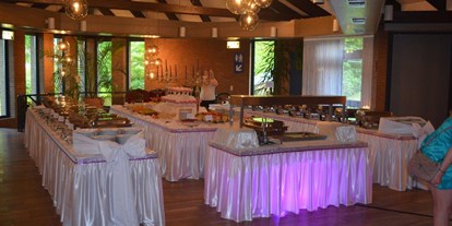 Hochzeit - Hochzeits-Stil: Boho-Glam - Schneverdingen - Buffetraum - Potpourri - die Eventgastronomie im Kurhaus