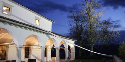 Hochzeit - Parkplatz: Busparkplatz - Dolenjska & Bela Krajina / Küste und Karst - Schloss Zemono, Pri Lojzetu, Slowenien