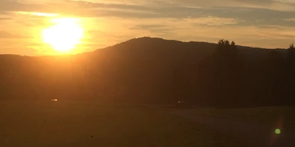 Nozze - Frühlingshochzeit - Oberbayern - Sonnenuntergang am Taubenberg - Bergpension Maroldhof