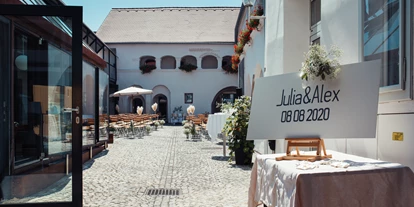 Hochzeit - Sommerhochzeit - Pinnenhöfen - Trauung im malerischen Arkadeninnenhof - Vierzigerhof - ein malerischer Arkadenhof mit Vintage-Charme