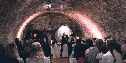 Hochzeit - Geeignet für: Vernissage oder Empfang - Untermamau - Trauung im unkonventionellen Kellergewölbe - Vierzigerhof - ein malerischer Arkadenhof mit Vintage-Charme