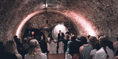 Hochzeit - Geeignet für: Produktpräsentation - Karlstetten - Trauung im unkonventionellen Kellergewölbe - Vierzigerhof - ein malerischer Arkadenhof mit Vintage-Charme