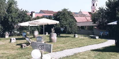 Hochzeit - Art der Location: ausgefallene Location - Zaußenberg - Sektempfang oder Agape im Garten - Vierzigerhof - ein malerischer Arkadenhof mit Vintage-Charme